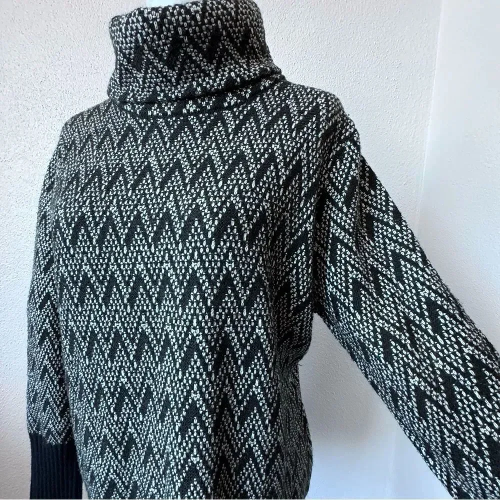Ellen Tracy Turtleneck Sweater Black White Chevron SZ XL